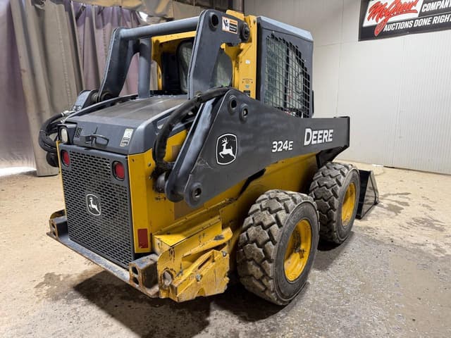 Image of John Deere 324E equipment image 4
