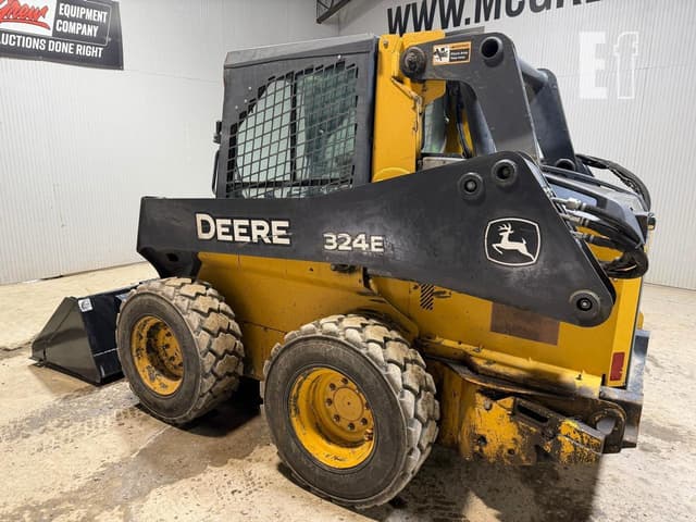 Image of John Deere 324E equipment image 2
