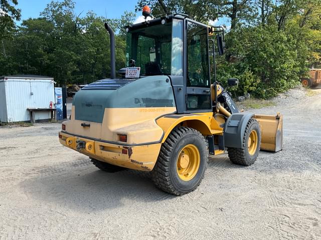 Image of John Deere 324K equipment image 4