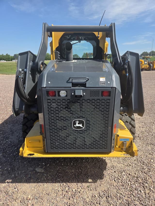 Image of John Deere 332G equipment image 2