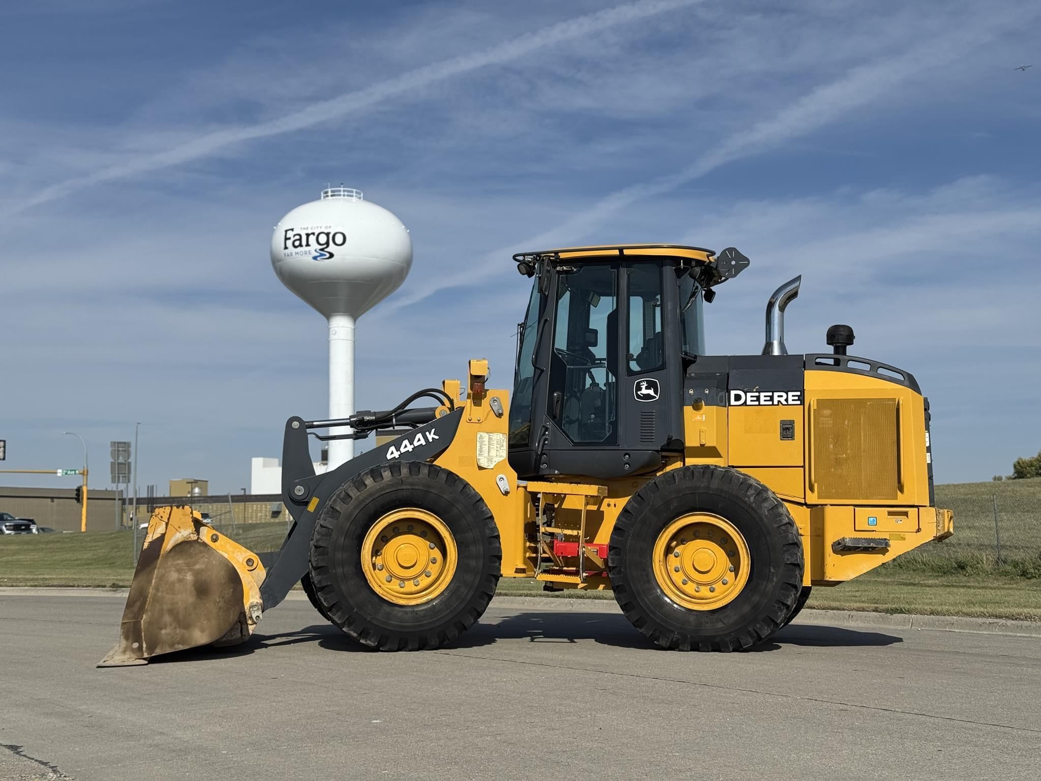 2017 John Deere 444K Equipment Image0