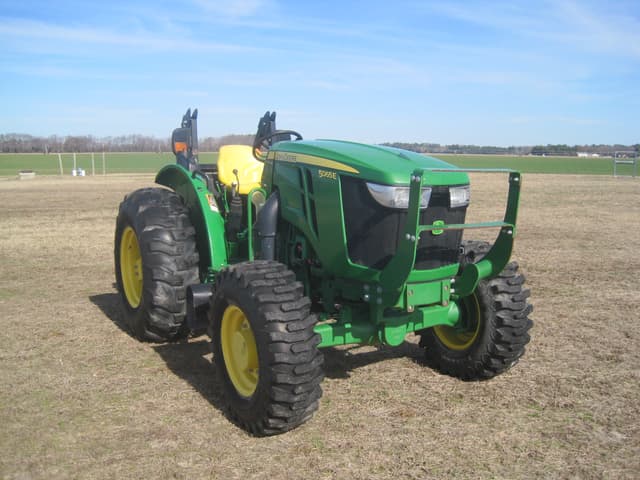 Image of John Deere 5065E equipment image 2