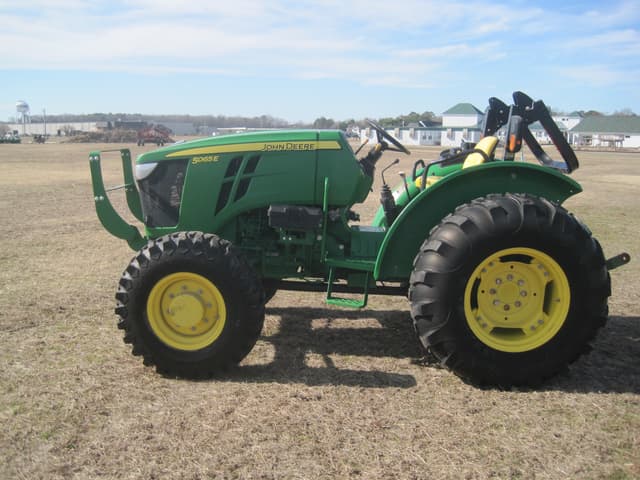 Image of John Deere 5065E equipment image 1