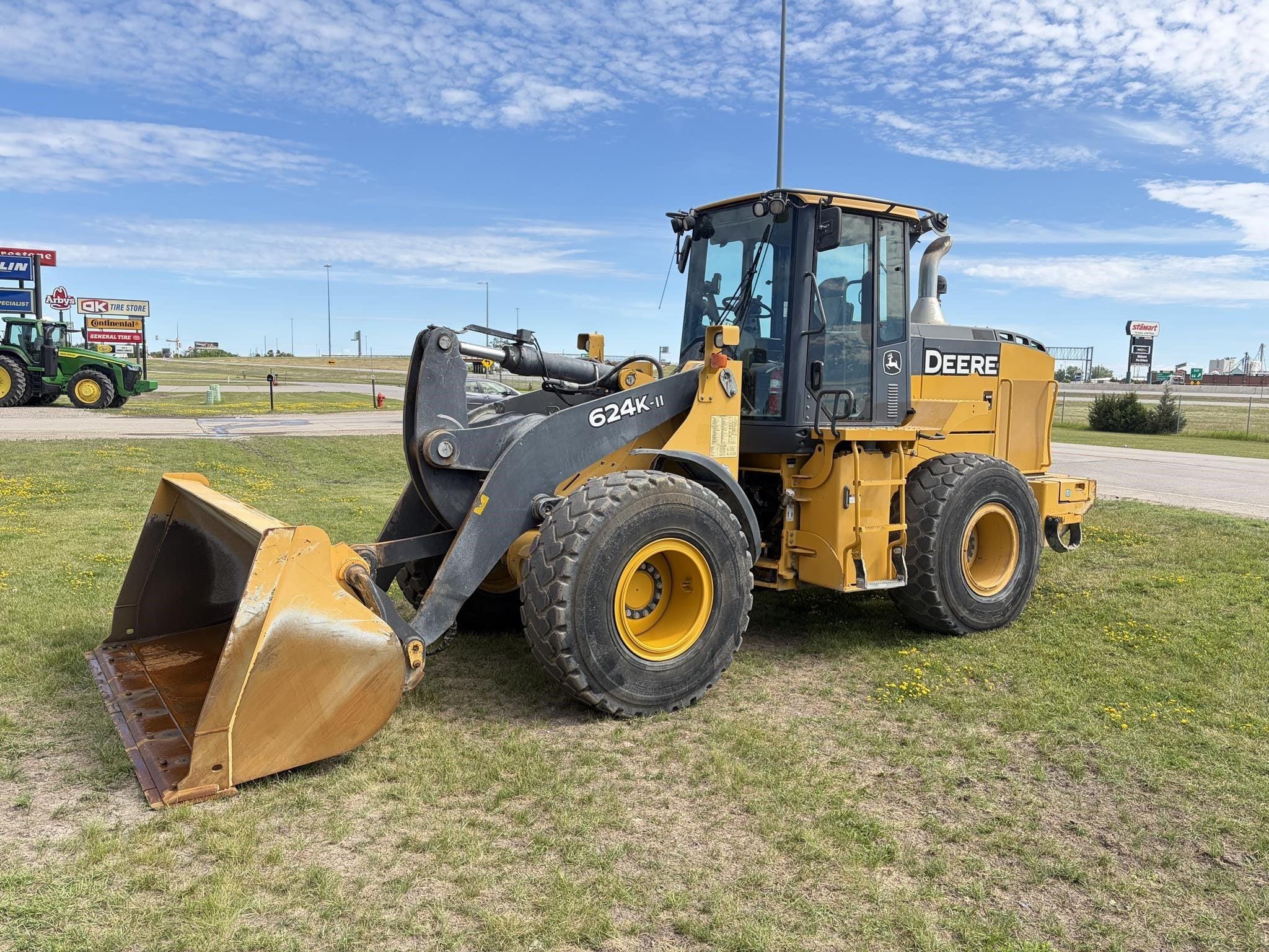2017 John Deere 624K-II Equipment Image0