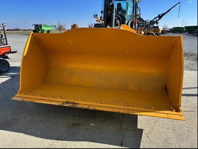 Image of John Deere 644K equipment image 4