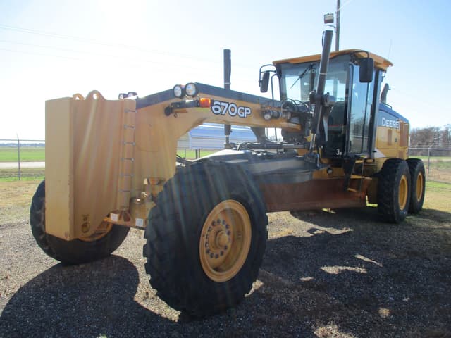 Image of John Deere 670GP equipment image 3