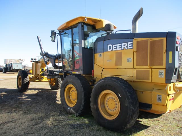 Image of John Deere 670GP equipment image 2