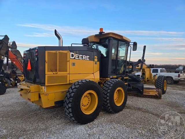 Image of John Deere 672G equipment image 3