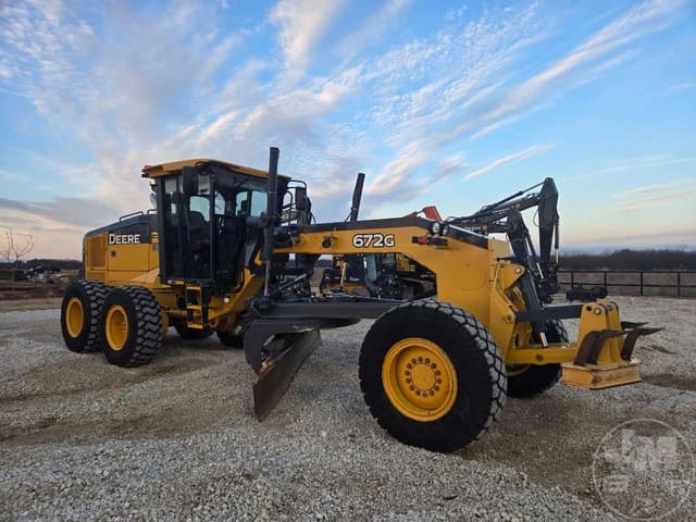 Image of John Deere 672G equipment image 1