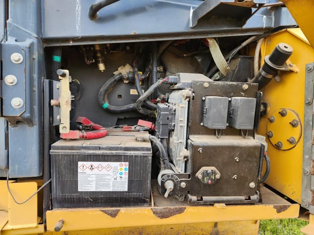 Image of John Deere 700K LGP equipment image 4