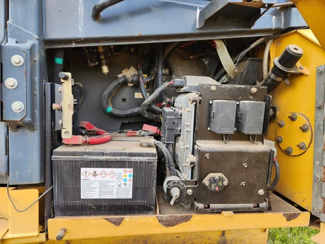 Image of John Deere 700K LGP equipment image 4