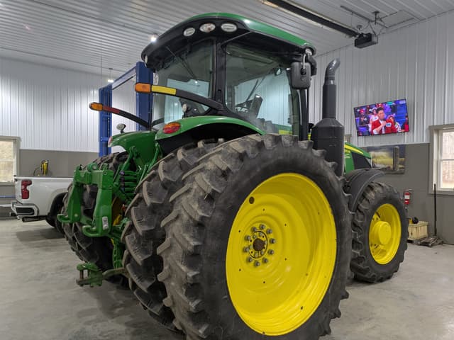 Image of John Deere 7230R equipment image 1