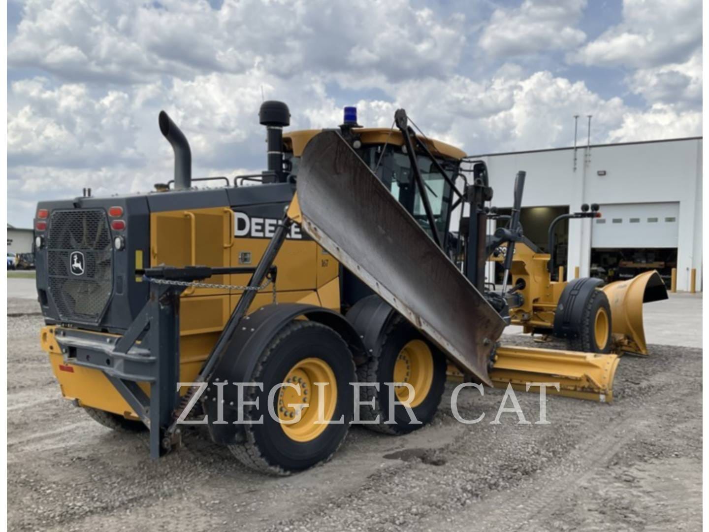 2017 John Deere 770GP Equipment Image0