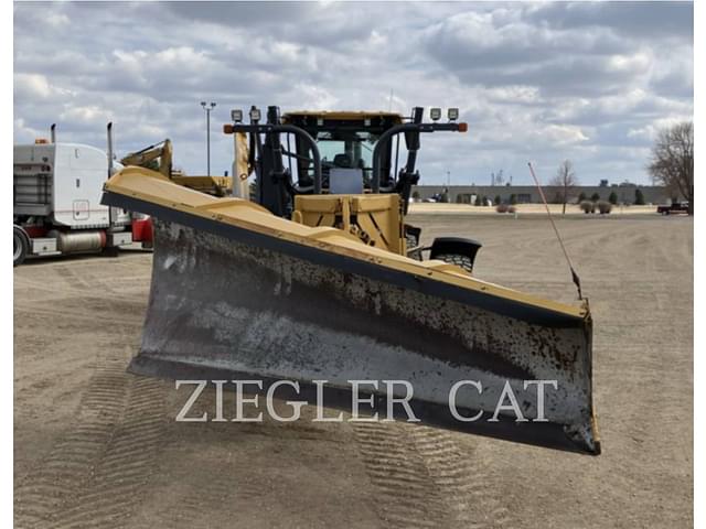 Image of John Deere 772G equipment image 2