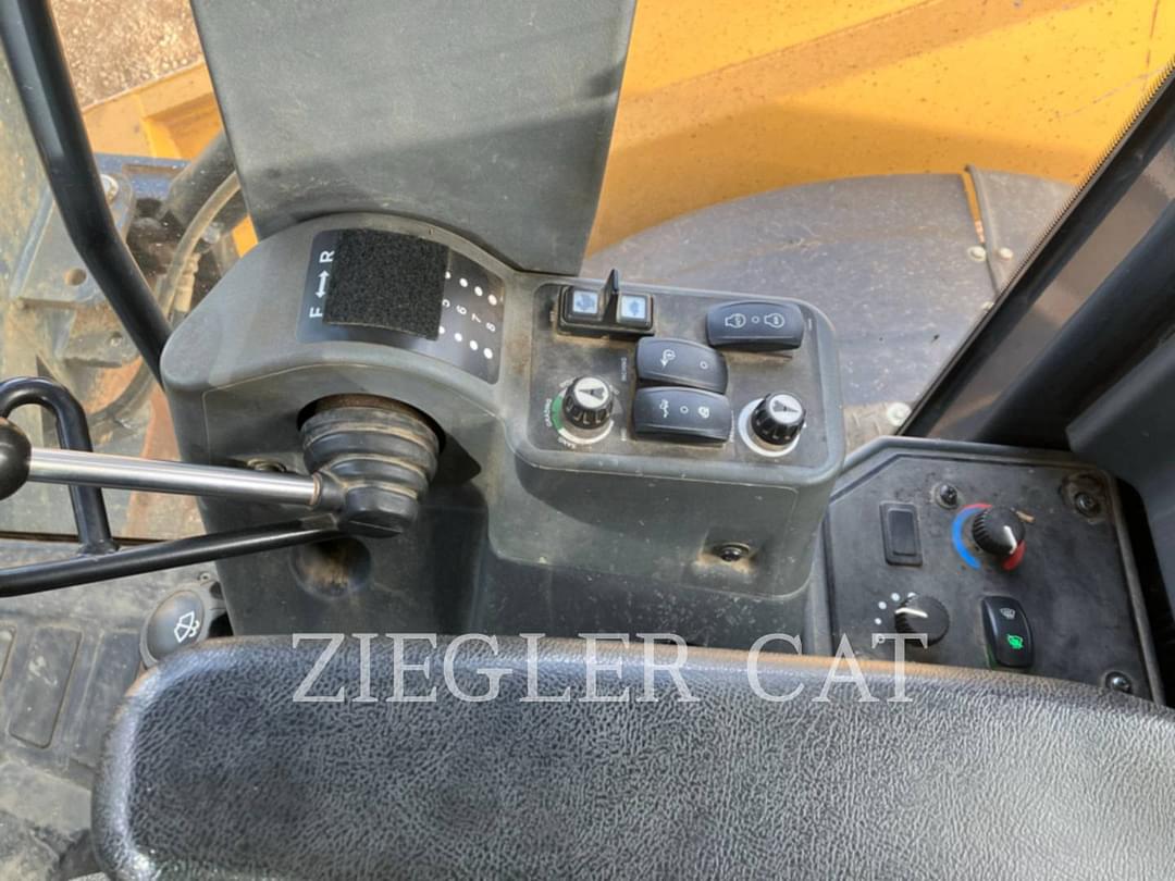 Image of John Deere 772G Primary image