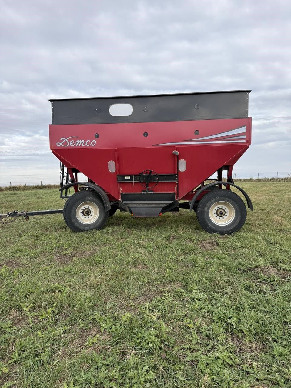 2017 Demco 750 Equipment Image0