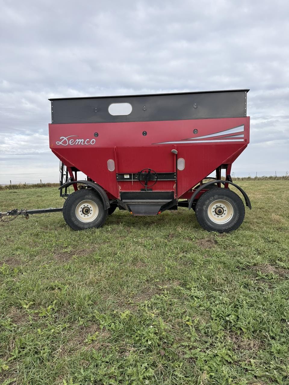2017 Demco 750 Equipment Image0