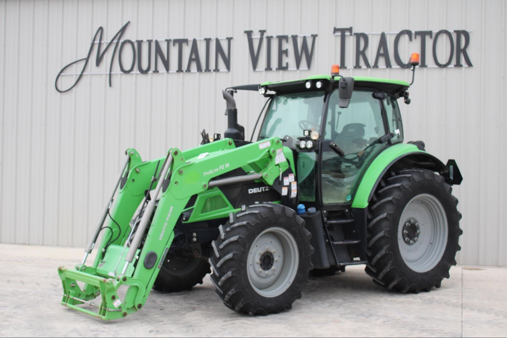 2017 Deutz-Fahr 6130 TTV Equipment Image0