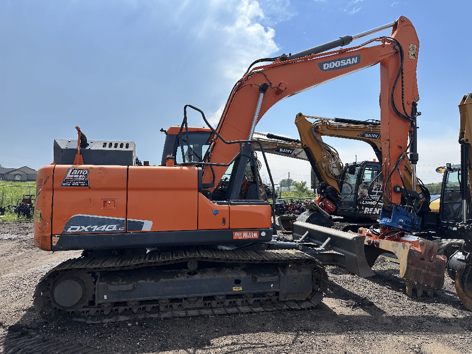 2017 Doosan DX140LC-5 Equipment Image0