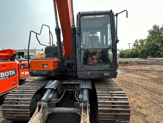 Image of Doosan DX140LC-5 equipment image 3