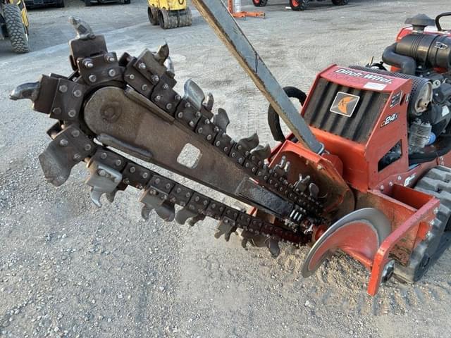 Image of Ditch Witch C24X equipment image 4