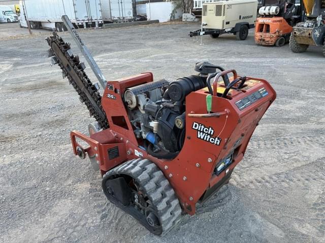 Image of Ditch Witch C24X equipment image 3