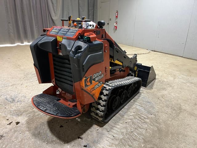 Image of Ditch Witch SK800 equipment image 4