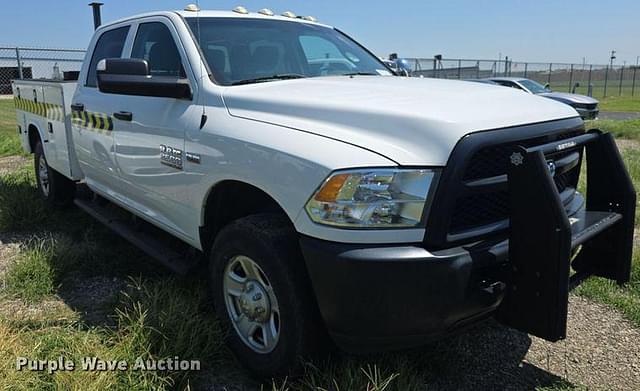 Image of Dodge Ram 2500HD equipment image 2