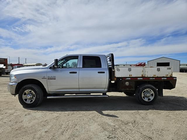 Image of Dodge Ram 3500 equipment image 3