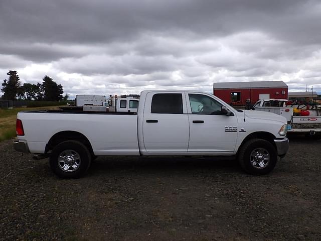 Image of Dodge Ram 3500HD equipment image 2