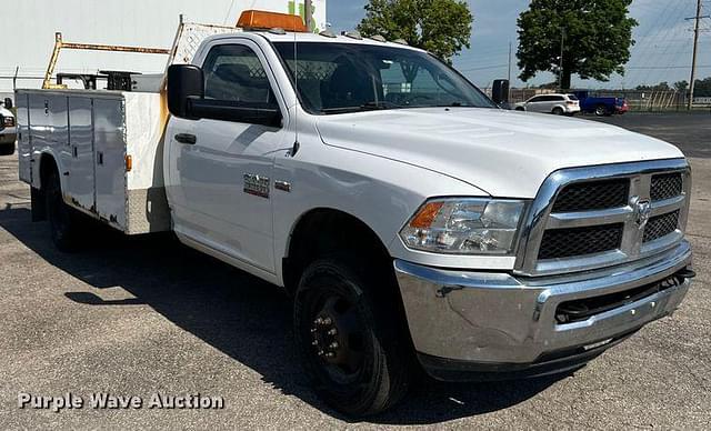 Image of Dodge Ram 3500 equipment image 2