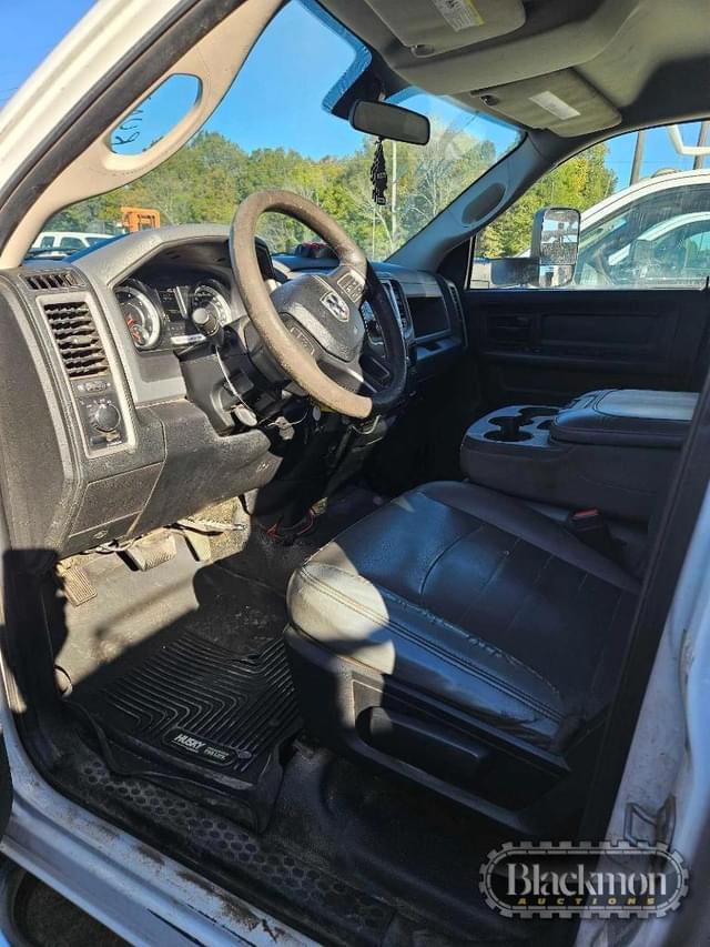 Image of Dodge Ram 3500 equipment image 4