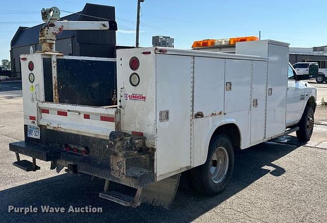 Image of Dodge Ram 3500HD equipment image 4