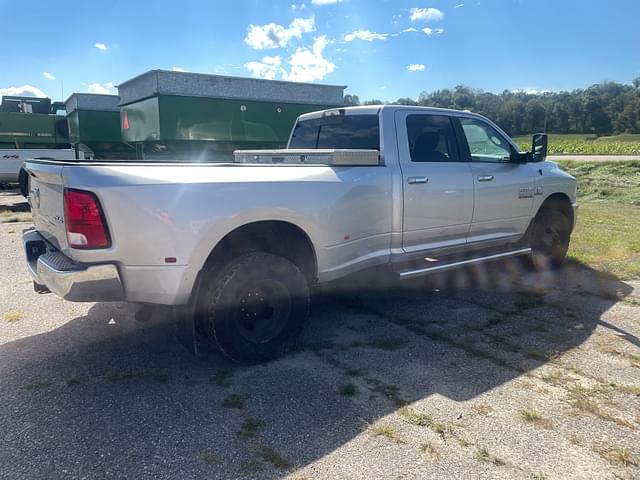 Image of Dodge Ram 3500 equipment image 2