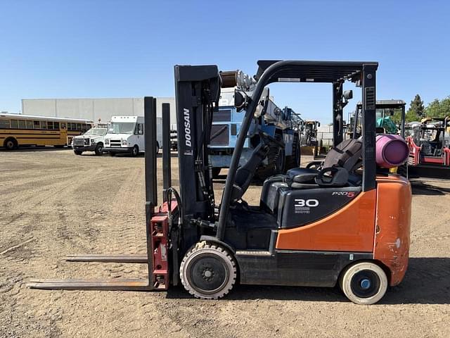 Image of  Doosan GC30E-5 equipment image 4