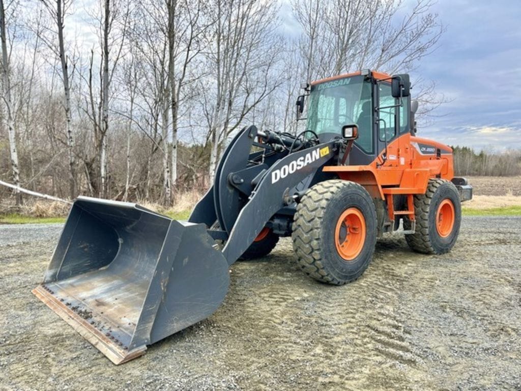 2017  Doosan DL220-5 Equipment Image0