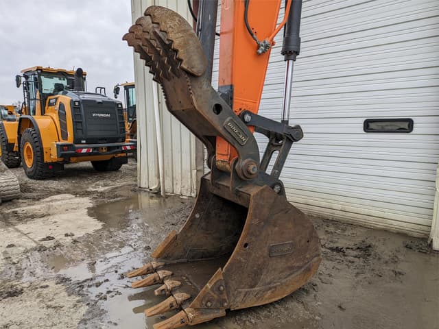 Image of Doosan DX225LC-5 equipment image 2