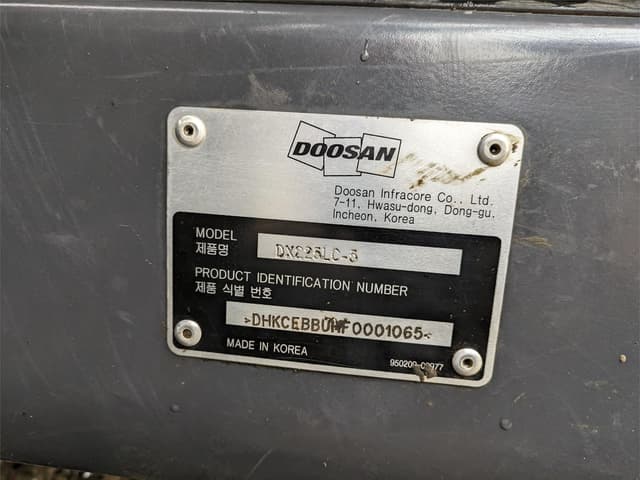 Image of Doosan DX225LC-5 equipment image 4