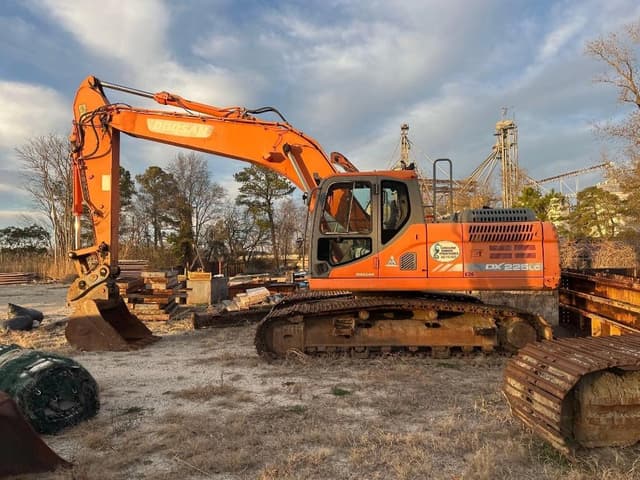 Image of  Doosan DX225LC-3 equipment image 2