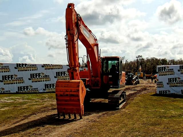 Image of  Doosan DX225LC equipment image 1