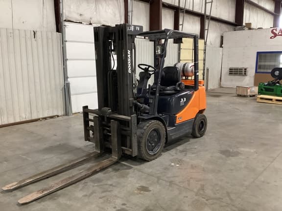 Image of Doosan G33P-5 equipment image 2