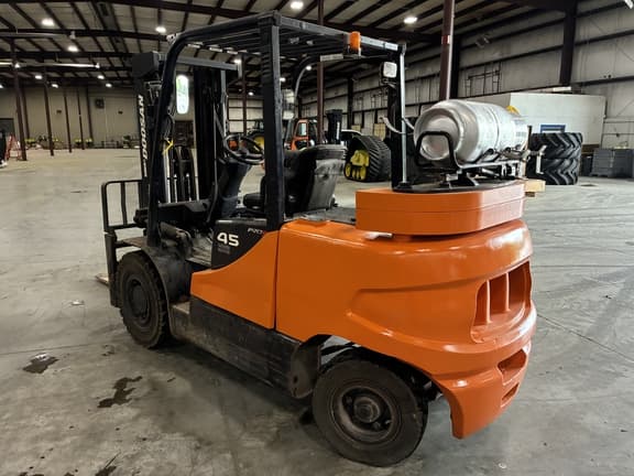 Image of Doosan G45S-5 equipment image 3