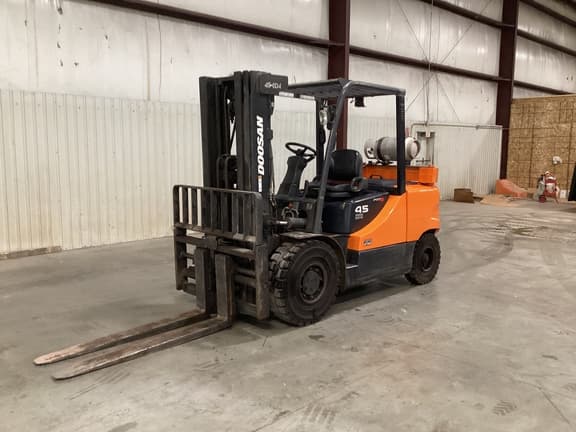 Image of Doosan G45S-5 equipment image 1