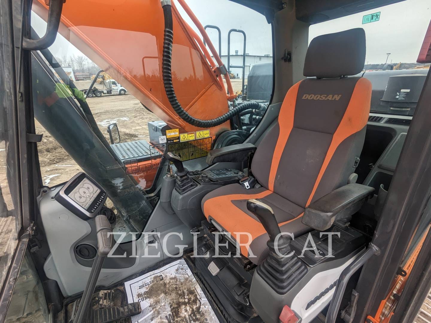 Main image  Doosan DX300LC-5