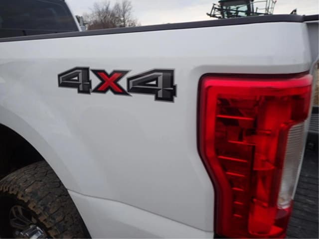 Image of Ford F-250 equipment image 4