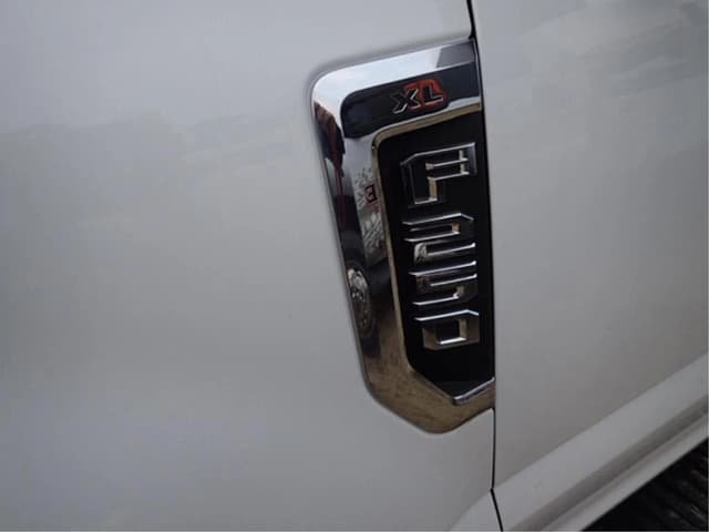 Image of Ford F-250 equipment image 2