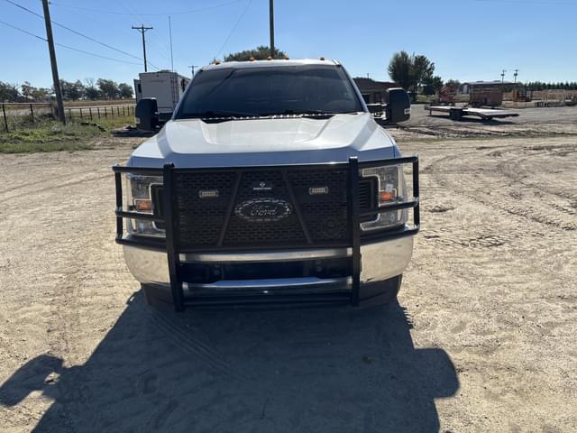Image of Ford F-350 equipment image 1