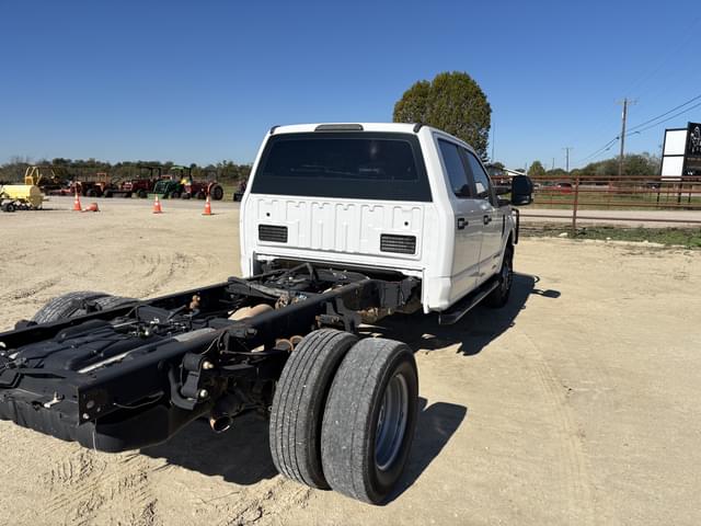 Image of Ford F-350 equipment image 4
