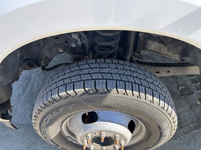 Image of Ford F-350 equipment image 3