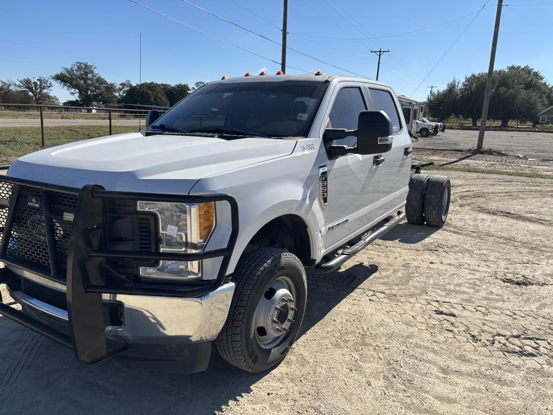 Image of Ford F-350 Primary image